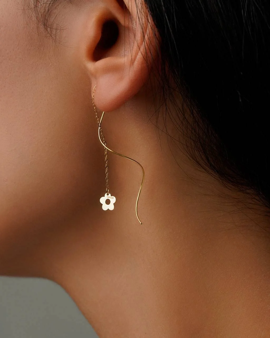 گوشواره طلا 18 عیار طرح کرلی گل
