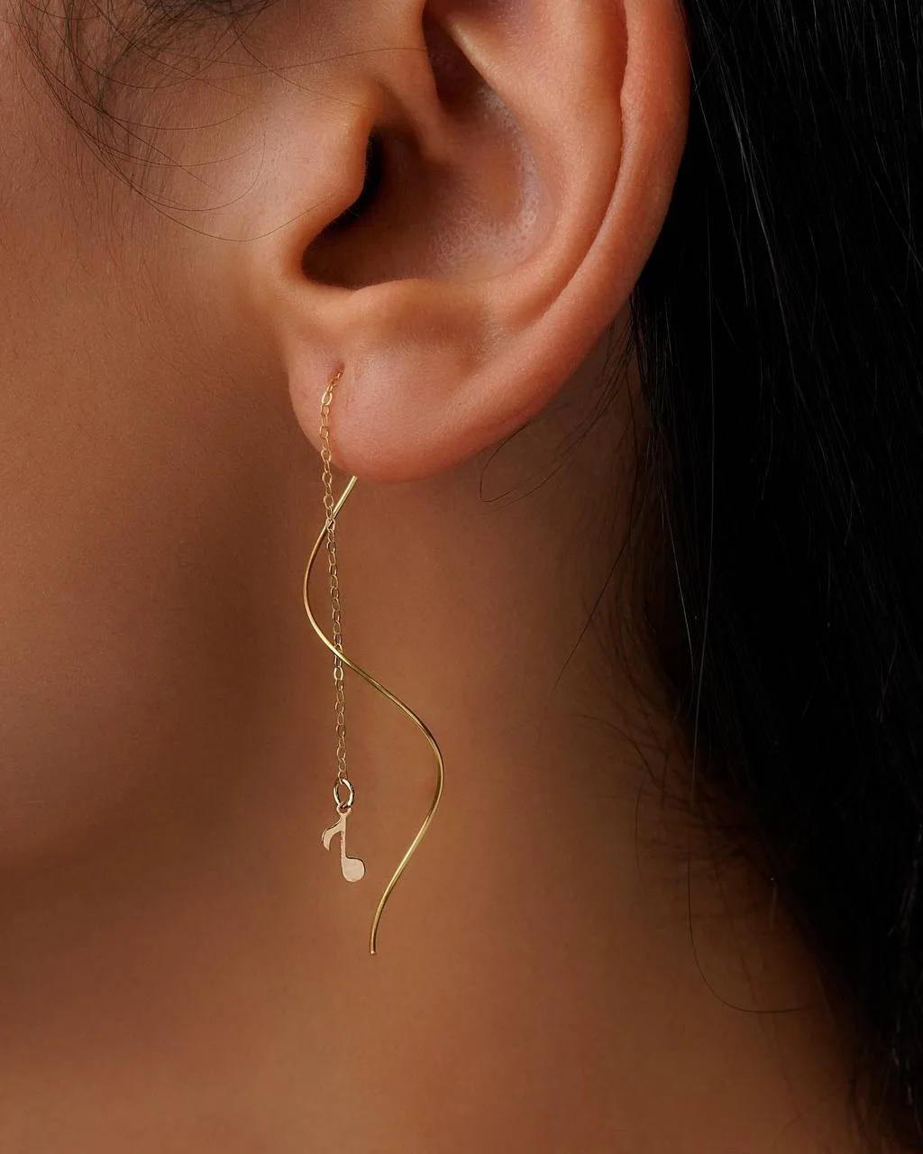 گوشواره طلا 18 عیار طرح کرلی موزیک