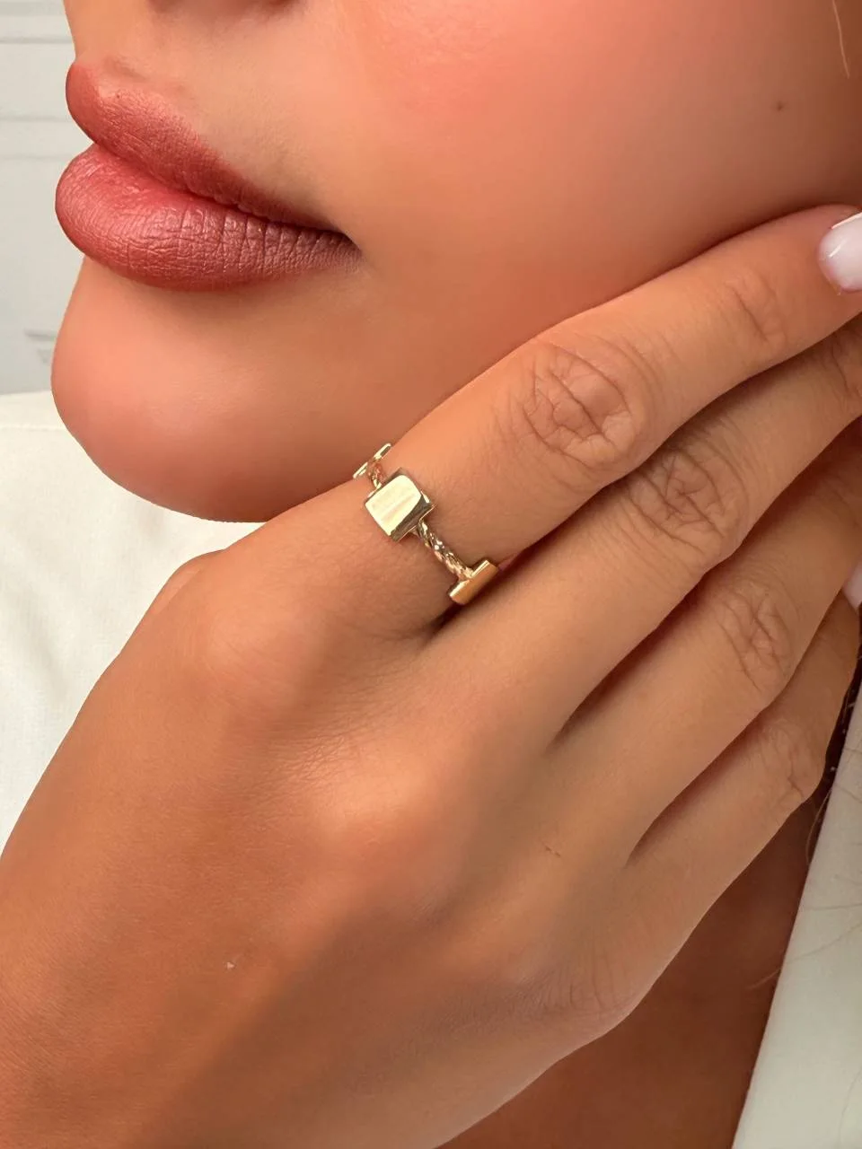 انگشتر طلا طرح مینیمال