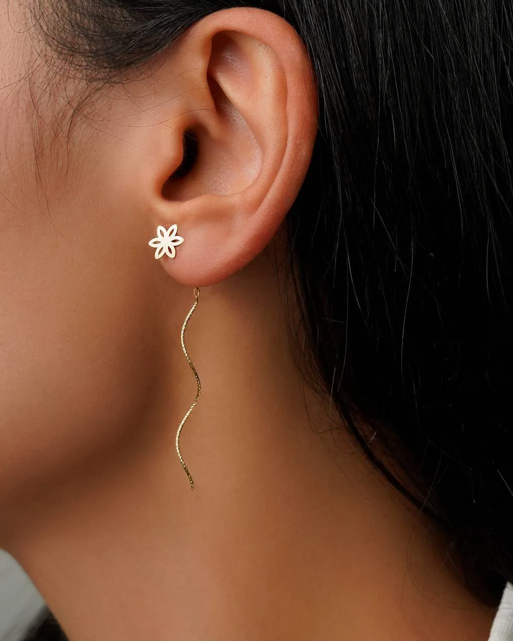 گوشواره طلا 18 عیار طرح کرلی گل